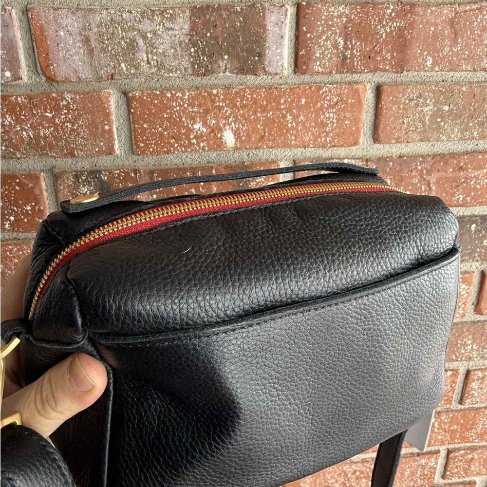 Hammitt Evan Crossbody small Black/Brushed Gold Red Zip - Picture 2 of 4